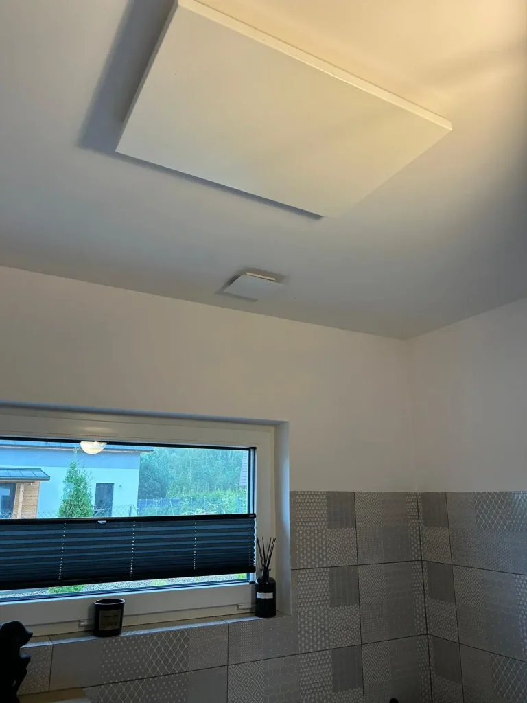 Nowoczesne ogrzewanie - promiennik podczerwieni zamontowany w łazience